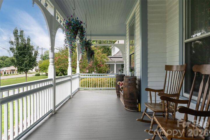 Property Photo: 411 W Union Street NC 28655