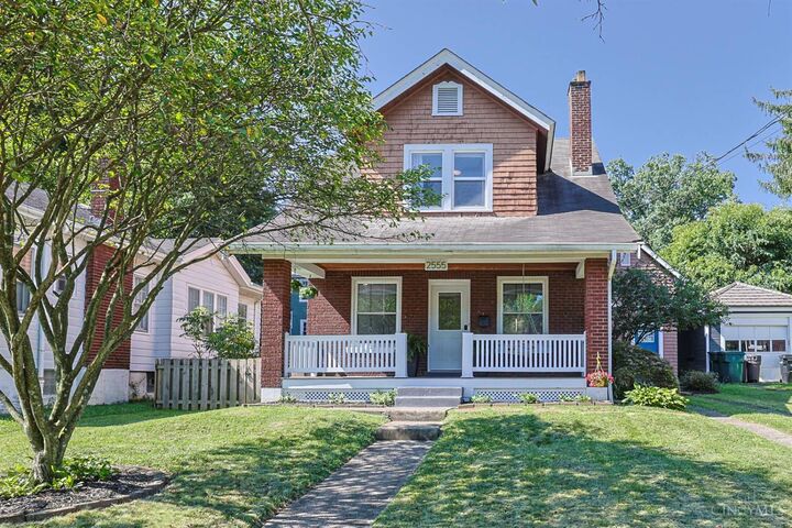 Property Photo: 2555 Ridgeland Place OH 45212