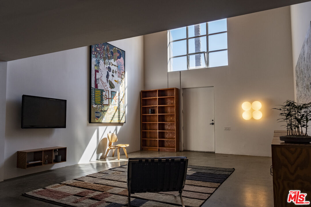 Property Photo:  1643 12th St, Unit 2  CA 90404 