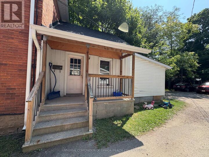 Property Photo:  200 Talbot Street East  ON N5H 1H7 