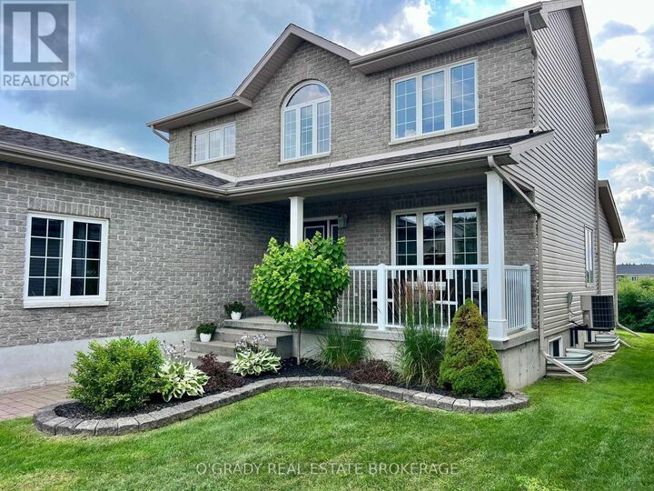 Property Photo:  1004 Crestwood Drive  ON K6V 7N1 