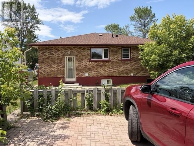 Property Photo:  290 Hodder Ave  ON P7A 1S9 
