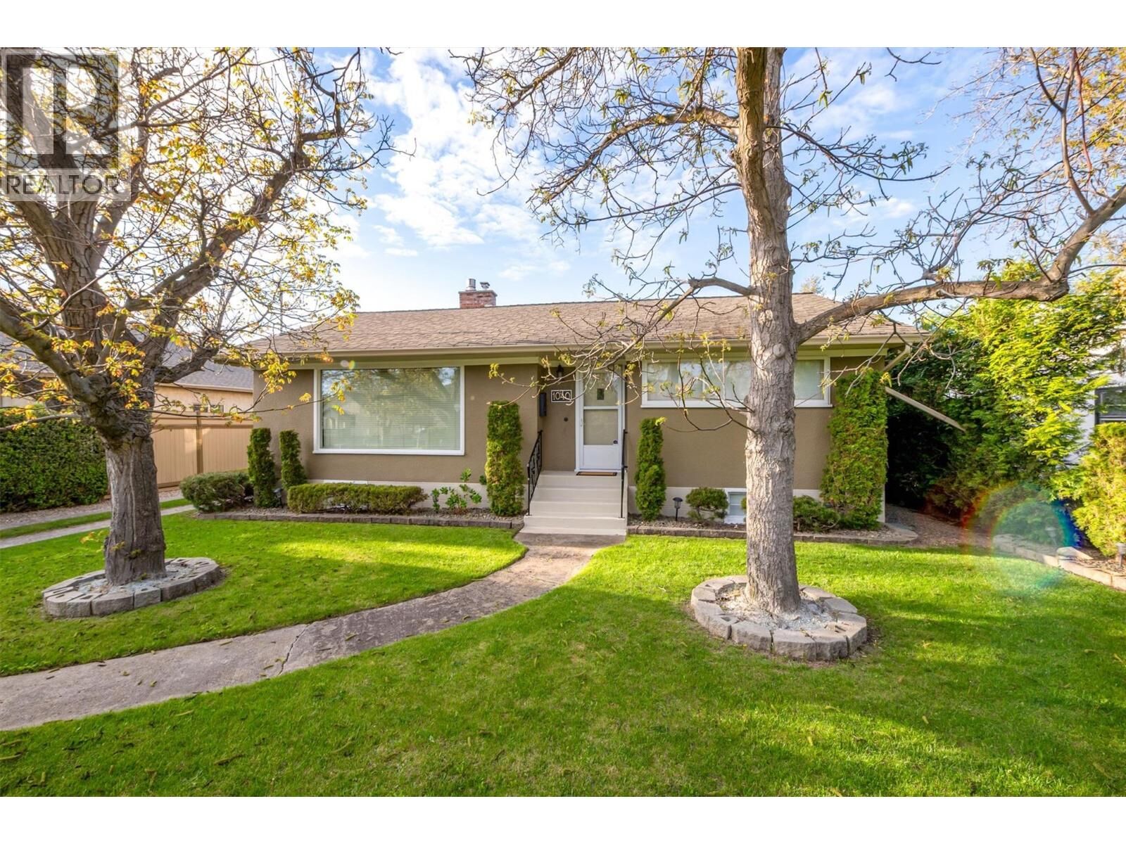 Property Photo: 1040 Laurier Avenue BC V1Y 6B1
