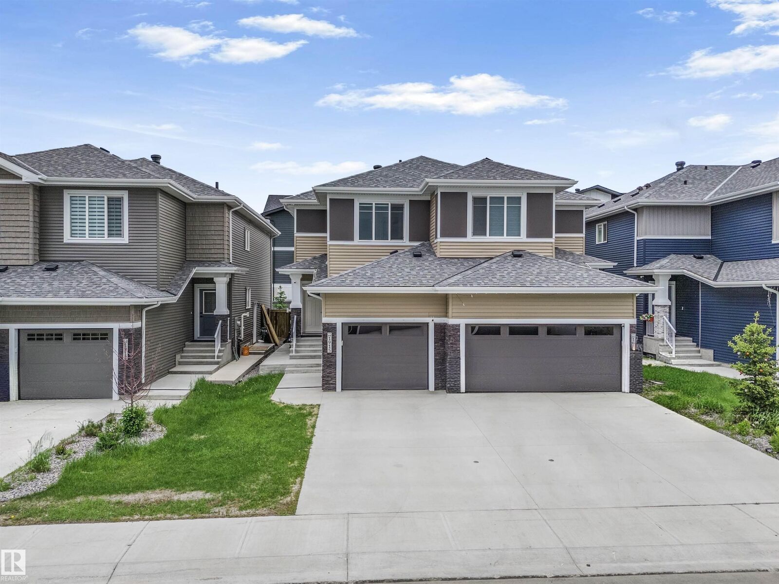 Property Photo: 1915 164 Street SW AB T6W 5J8