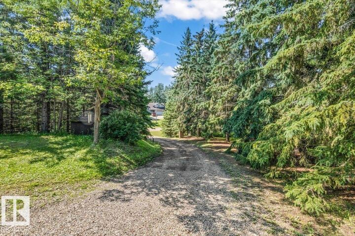 Property Photo: 54129 Rge Road 275 42 AB T7X 3S4