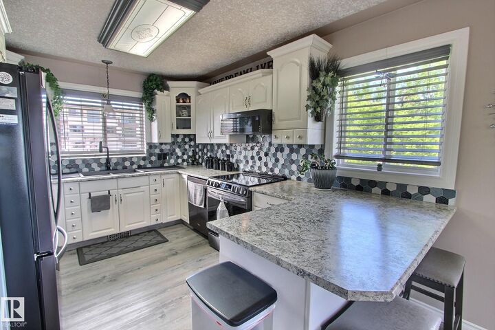 Property Photo:  4928 50A Avenue  AB T0E 0S0 