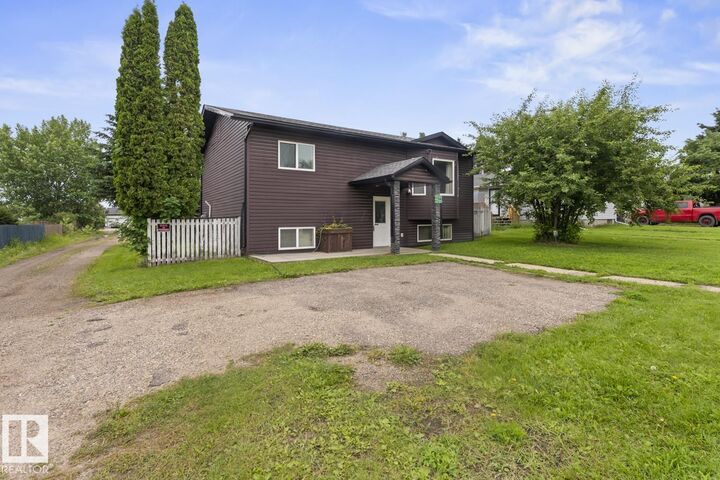 Property Photo: 4412 51 Avenue AB T9M 1Z2