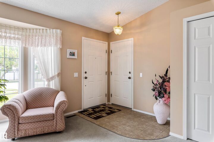 Property Photo: 2 Dunvegan Crest AB T8N 6B1