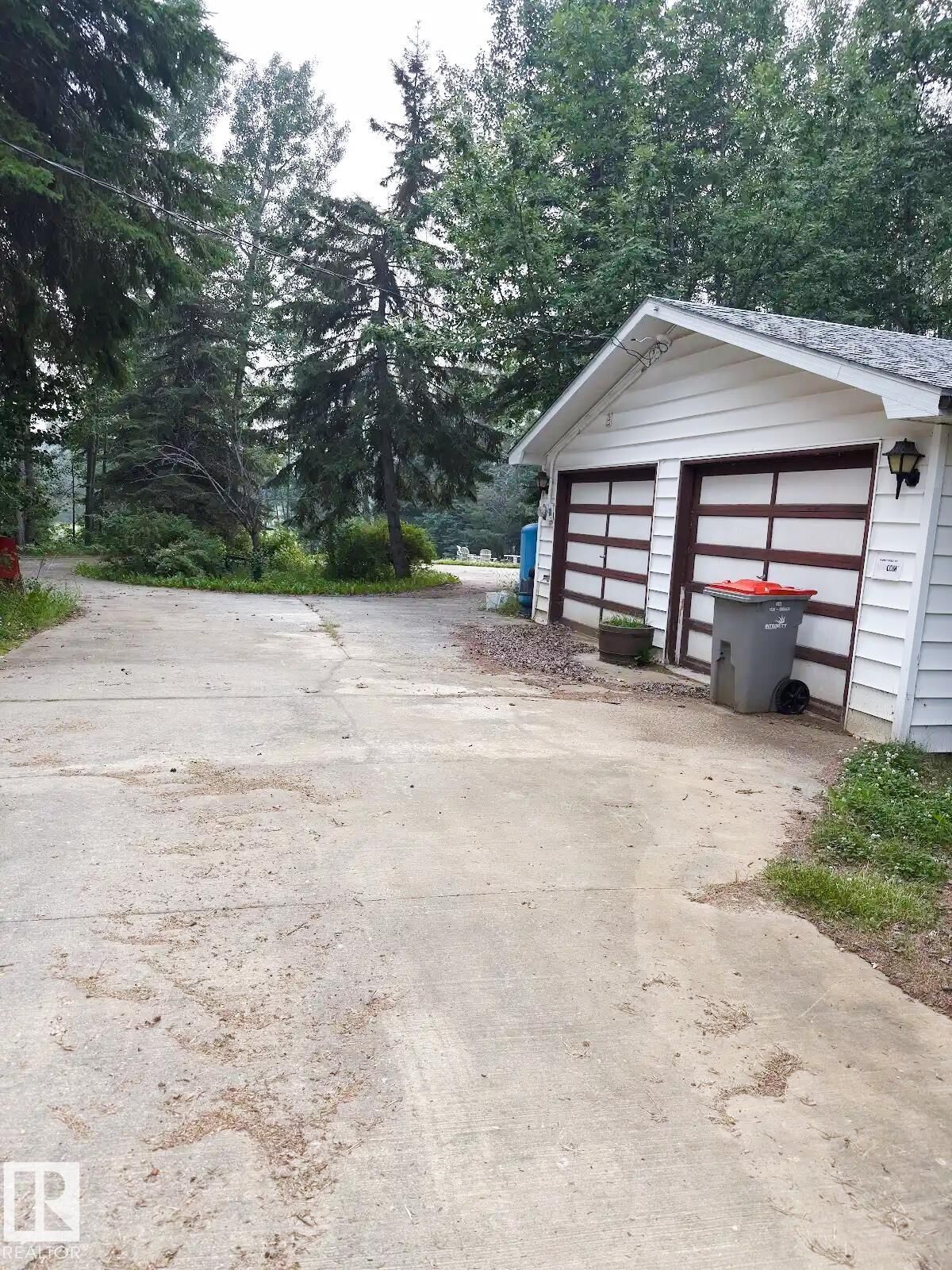 Property Photo: 4101 Scott Avenue AB T0C 2C0