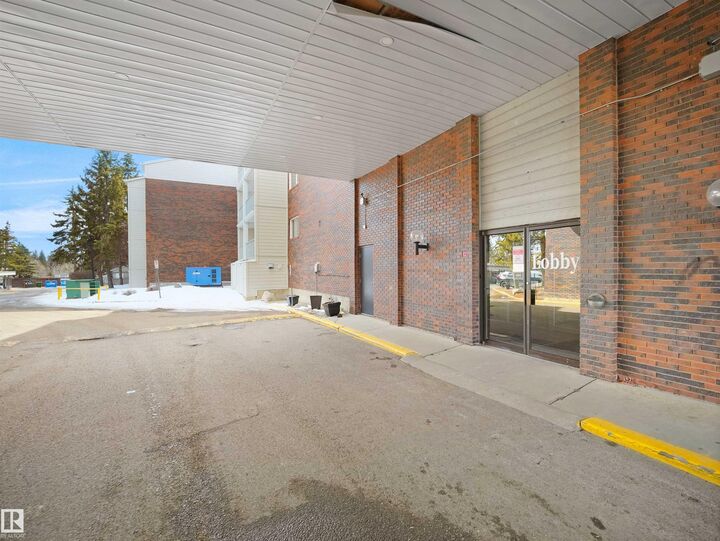 Property Photo: 4404 122 Street NW 428 AB T6J 4A9