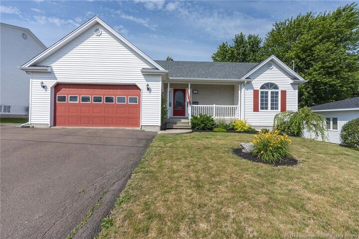 11 Weymond Crescent — photo 1