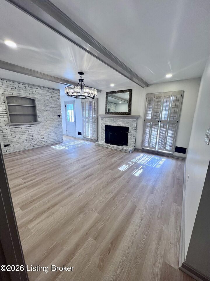 Property Photo:  8909 Gonewind Ct  KY 40299 