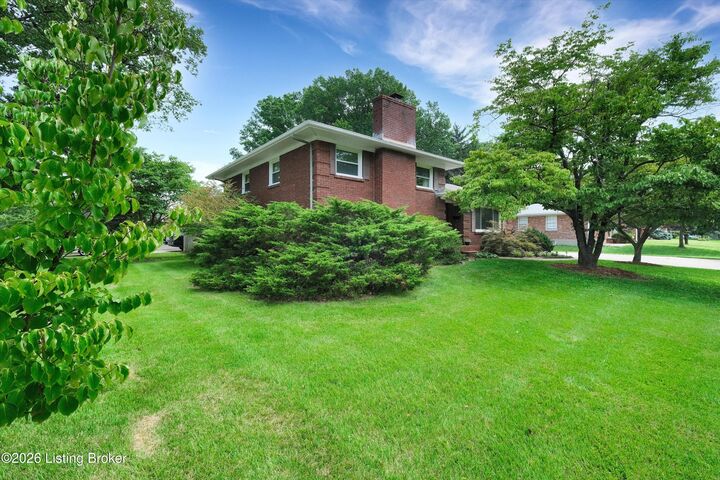 Property Photo: 4011 Mamaroneck Rd KY 40218