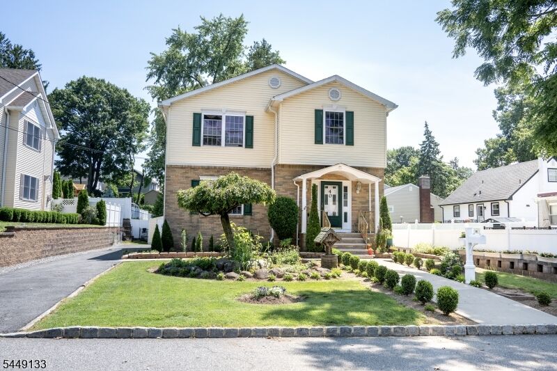 Property Photo:  40 Oaktree Ln  NJ 07003 
