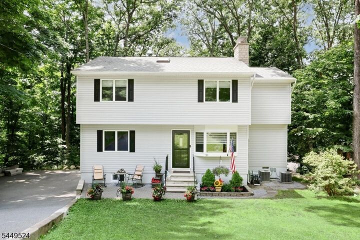 Property Photo:  20 Linnea Pl  NJ 07456 