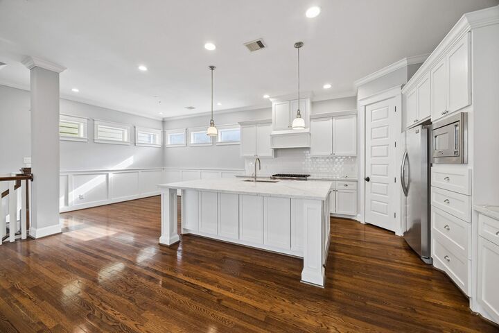 Property Photo: 419 W 16th Street B TX 77008