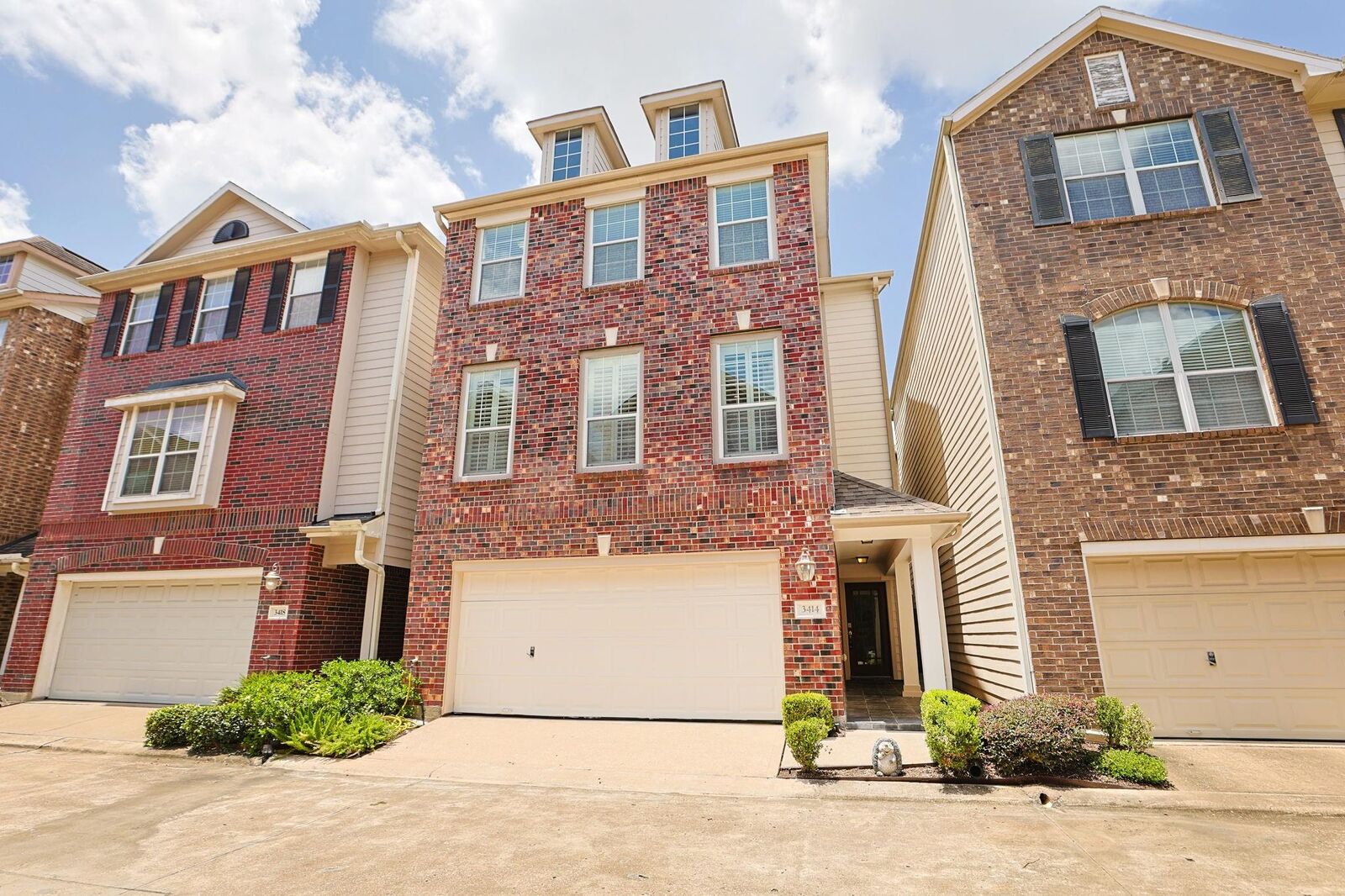 Property Photo:  3414 Skyline Village Drive  TX 77057 