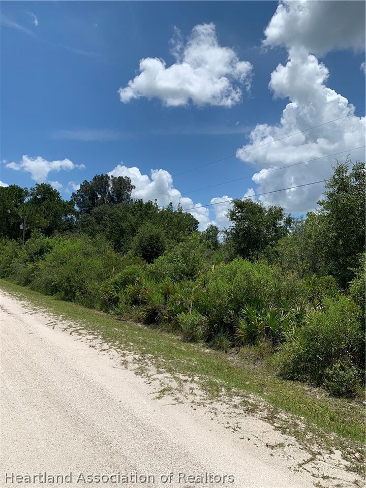 Property Photo:  2609 Hacienda Drive  FL 33857 