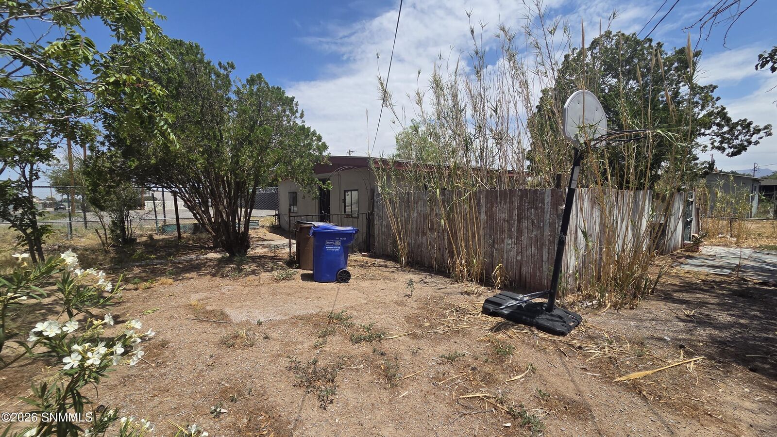 Property Photo:  1760 N Mesquite Street  NM 88001 