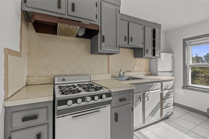 Property Photo:  50 Highland Avenue 3rd Floor  NY 10801 