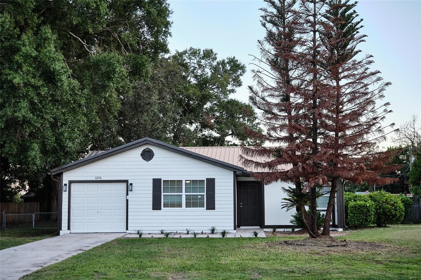 Property Photo: 1240 Windway Circle FL 34744