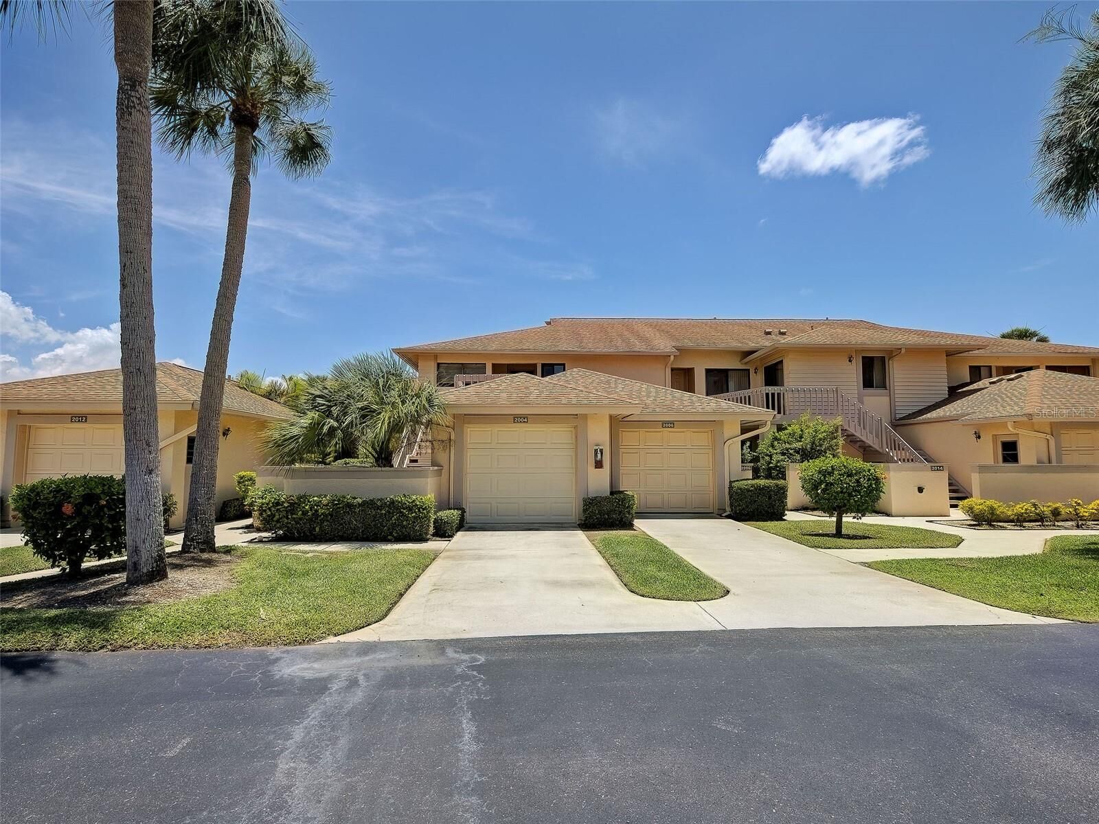Property Photo:  2004 Longpointe Circle E2  FL 34293 
