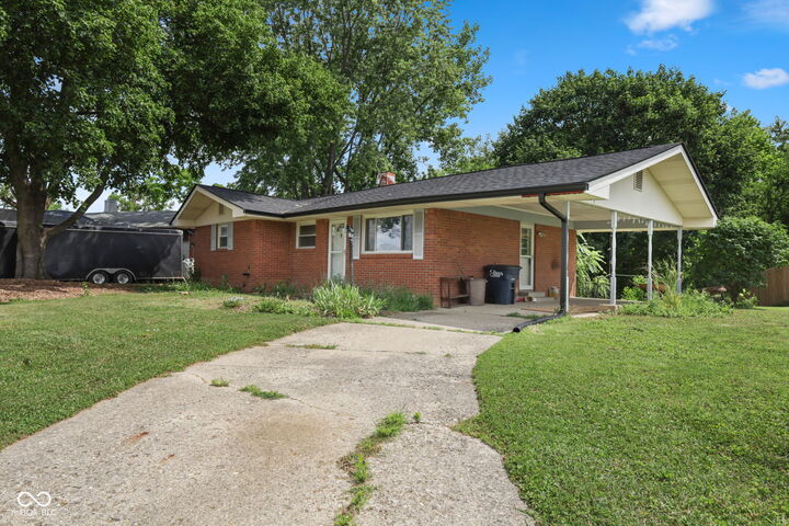 Property Photo: 9 Kiefer Court IN 46107