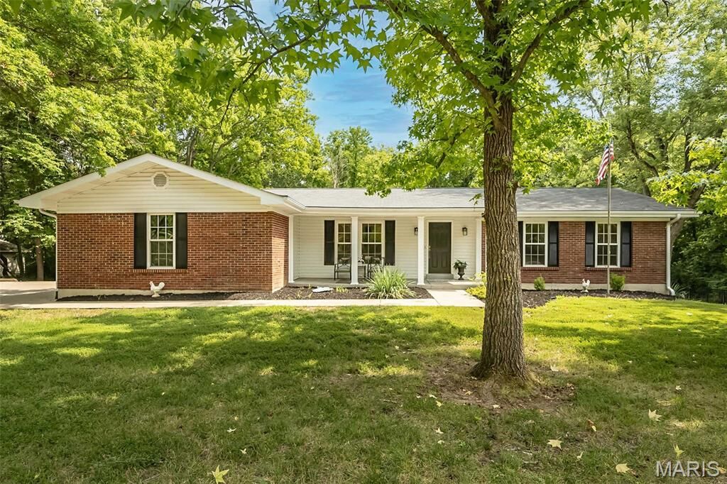 Property Photo:  5927 Lafayette Drive  MO 63304 