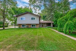 Property Photo:  501 Lafayette Lane  IL 60169 