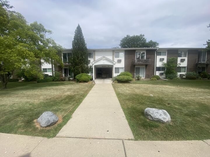 Property Photo:  9581 Dee Road 2L  IL 60016 