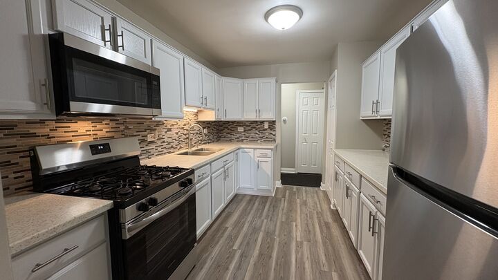 Property Photo:  9562 Park Lane 2I  IL 60016 