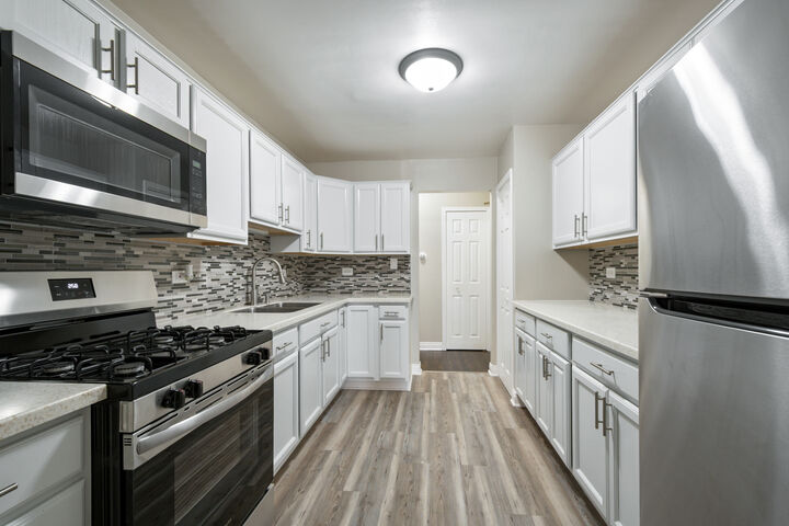 Property Photo:  9562 Park Lane 2I  IL 60016 