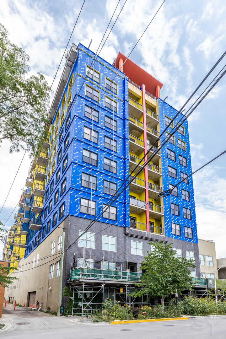 Property Photo:  1122 W Catalpa Avenue 616  IL 60640 