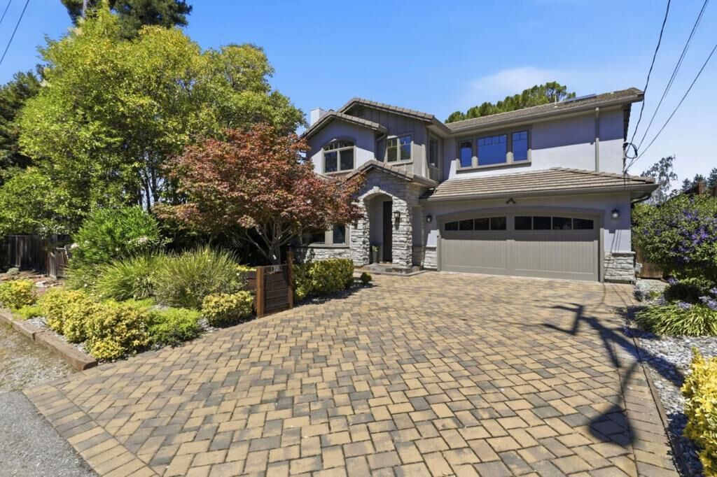 Property Photo:  2025 Santa Cruz Avenue  CA 94025 