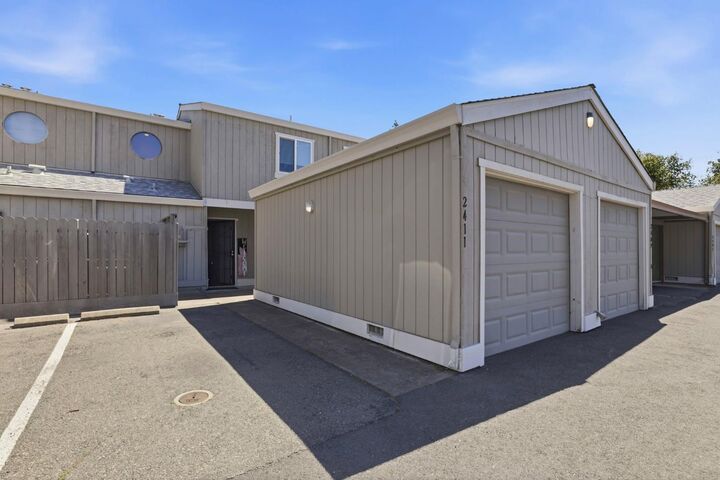 Property Photo:  2411 Post Oak Ln  CA 95825 