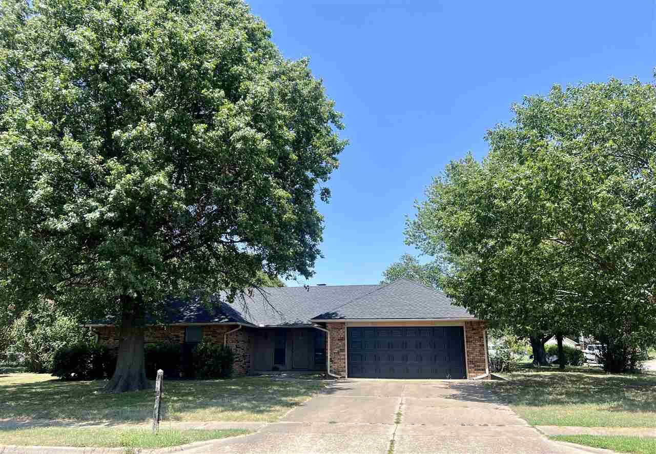 Property Photo: 301 Martha Avenue OK 74601