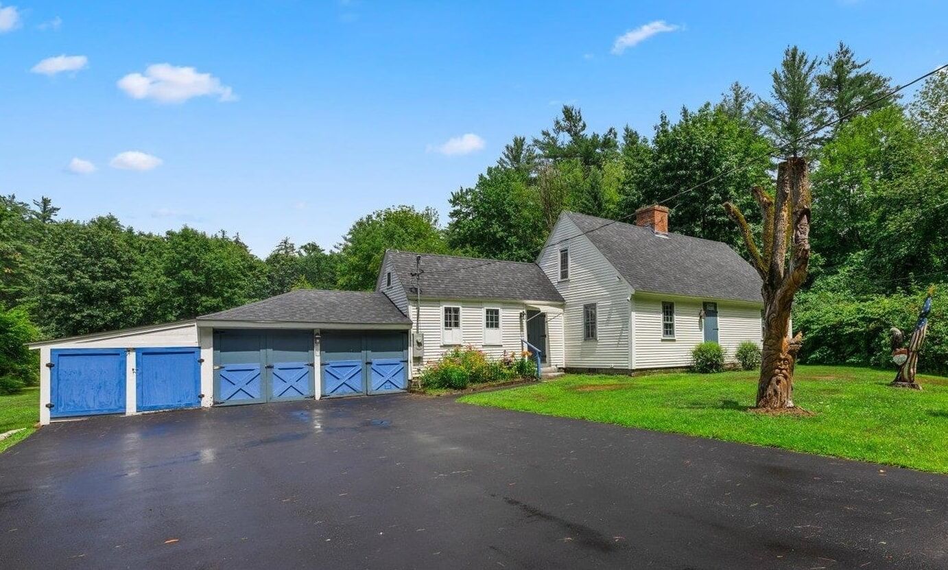 Property Photo:  30 Thornton Road West  NH 03054 