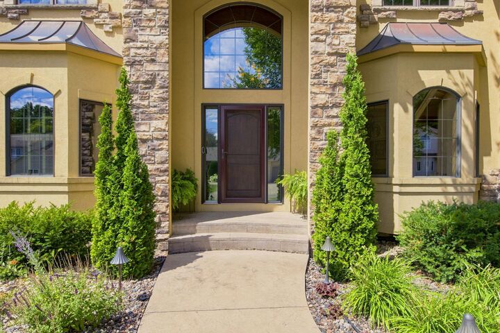 Property Photo: 1008 Newhall Drive MN 55021