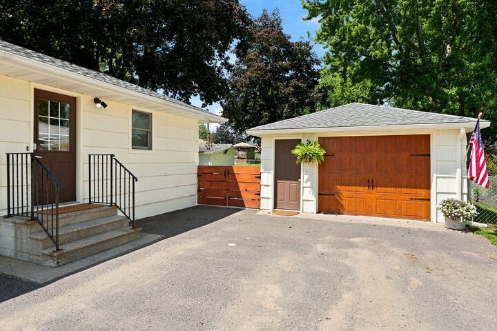 Property Photo:  340 Greenway Avenue N  MN 55128 