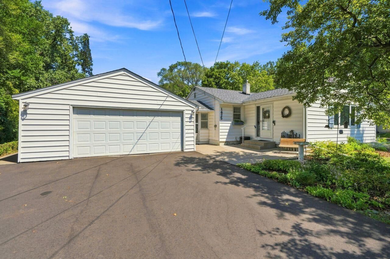 Property Photo:  1425 Rice Creek Road NE  MN 55432 