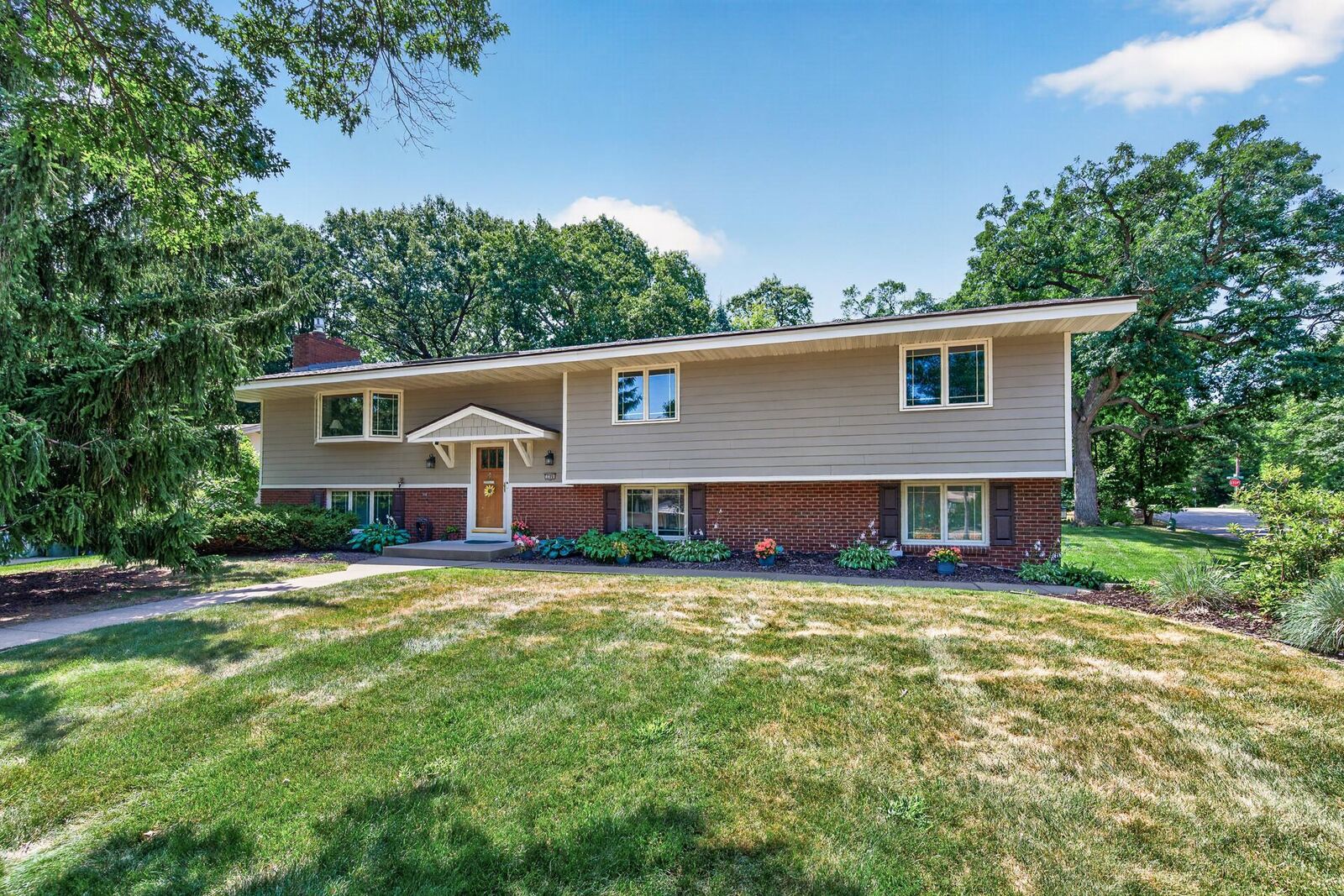 Property Photo: 2200 Chalet Drive NE MN 55421
