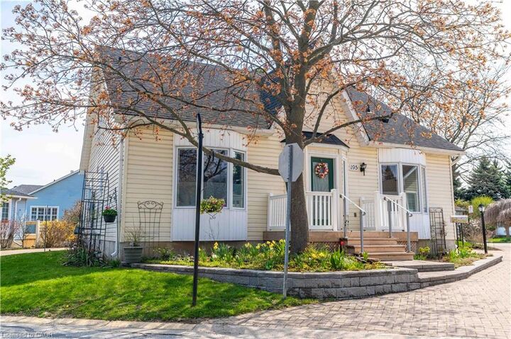 Property Photo:  195 Silverbirch Boulevard  ON L0R 1W0 