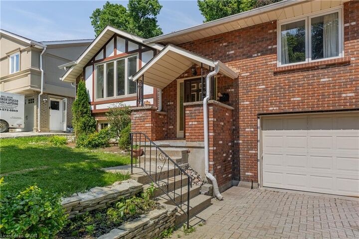 Property Photo:  46 Culpepper Drive Upper  ON N2L 5L1 