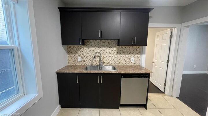 Property Photo:  1544 King Street E 202  ON L8K 1S9 