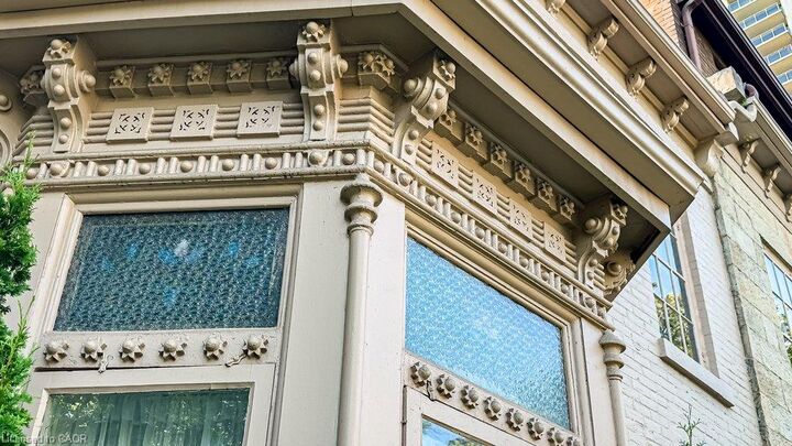 Property Photo: 218 Bay Street S ON L8P 3J1