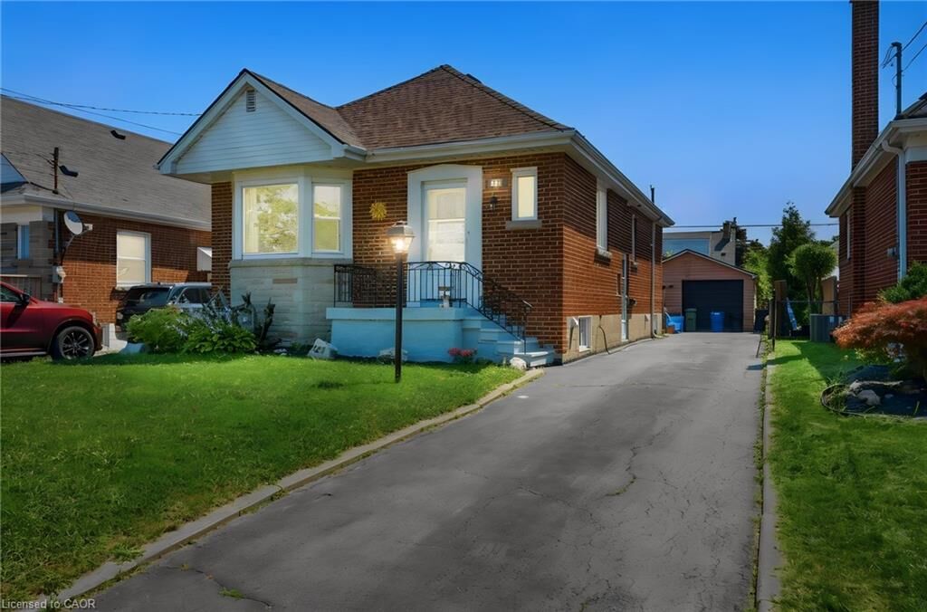 Property Photo:  127 Taylor Avenue  ON L8K 3T1 