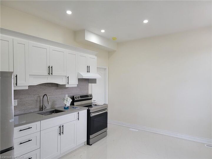 Property Photo:  103 Peel Street 1  ON N3S 5M3 