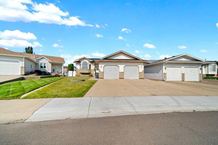 Property Photo:  175 Stanfield Way SE  AB T1B 4J5 