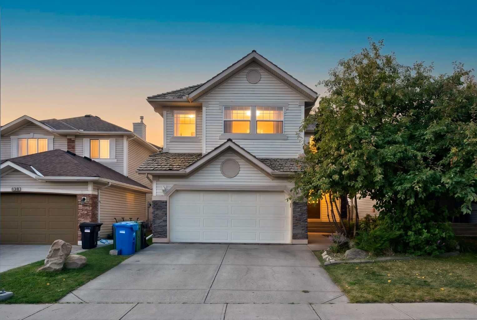 Property Photo: 137 Douglas Glen Manor SE AB T2Z 3Y5