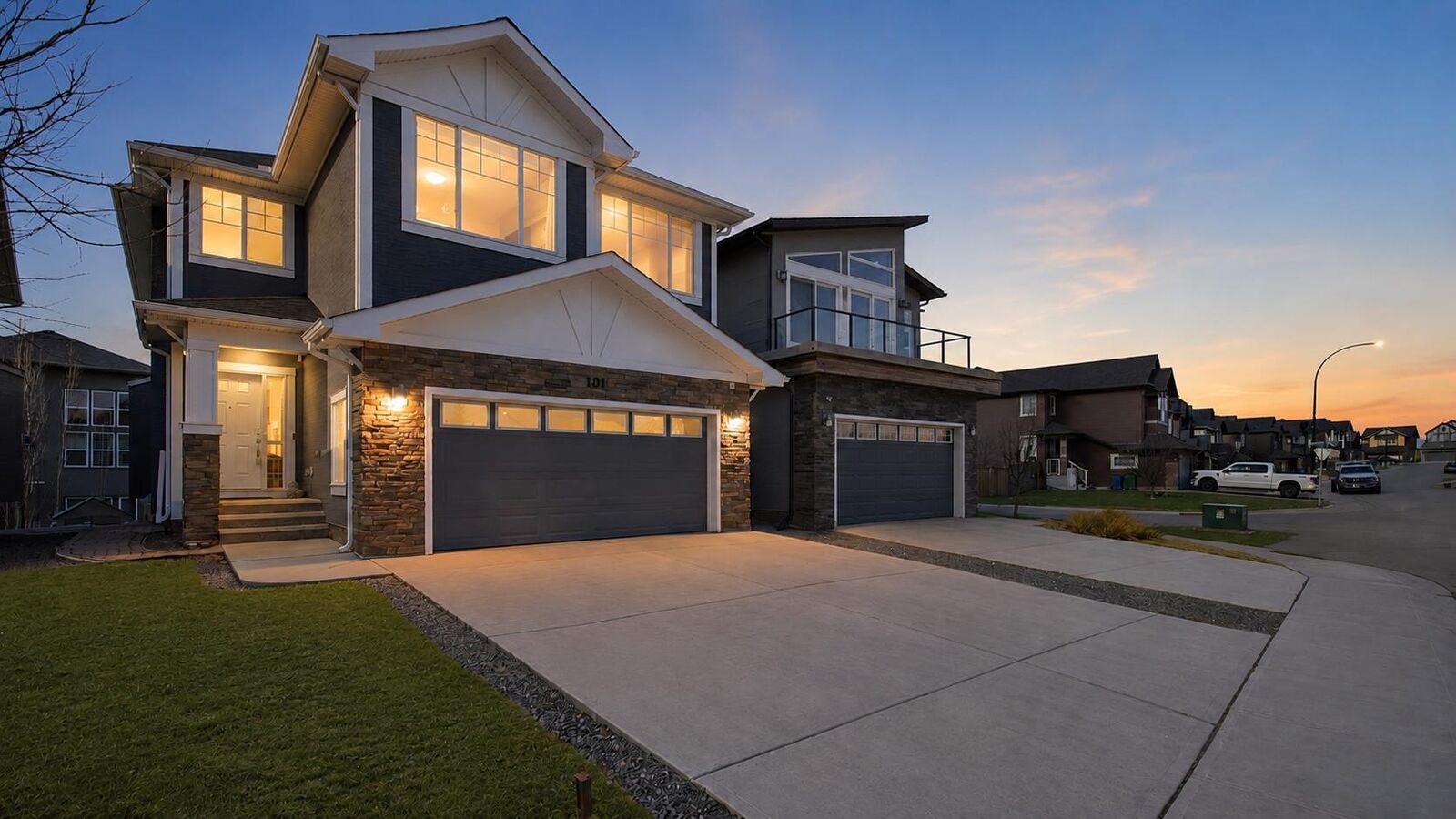 Property Photo: 101 Evansborough Green NW AB T3P 0M8